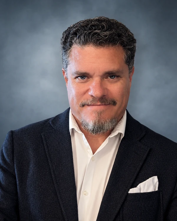 Dr. Roger Juárez